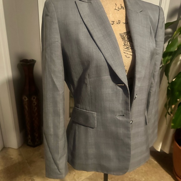 Tahari Blazer - Picture 4 of 9